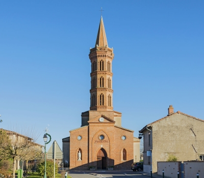 L'église Saint-Orens à Brax a été inaugurée en 1865 et est de style néo-gothique.