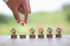 Taux de crédit immobilier Toulouse – Des maisons miniatures alignées