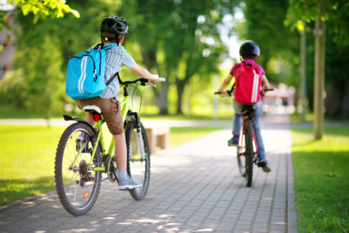 Logement Canal du Midi – enfants à vélo