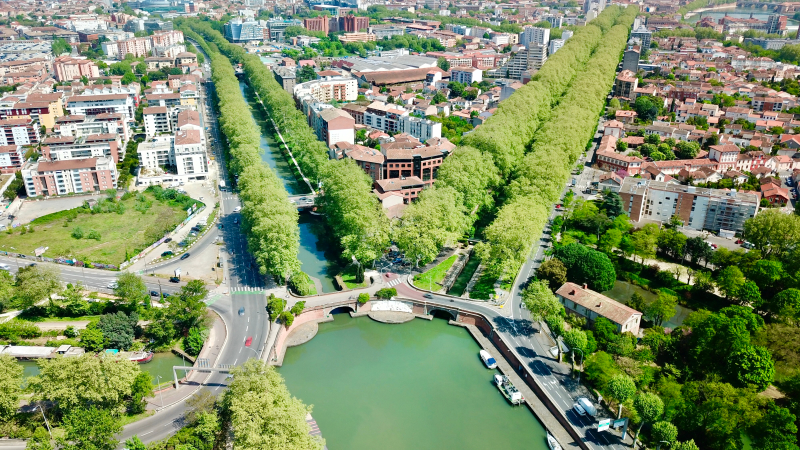 Végétalisation à Toulouse – Vue aérienne du Canal du midi bordé d’arbres
