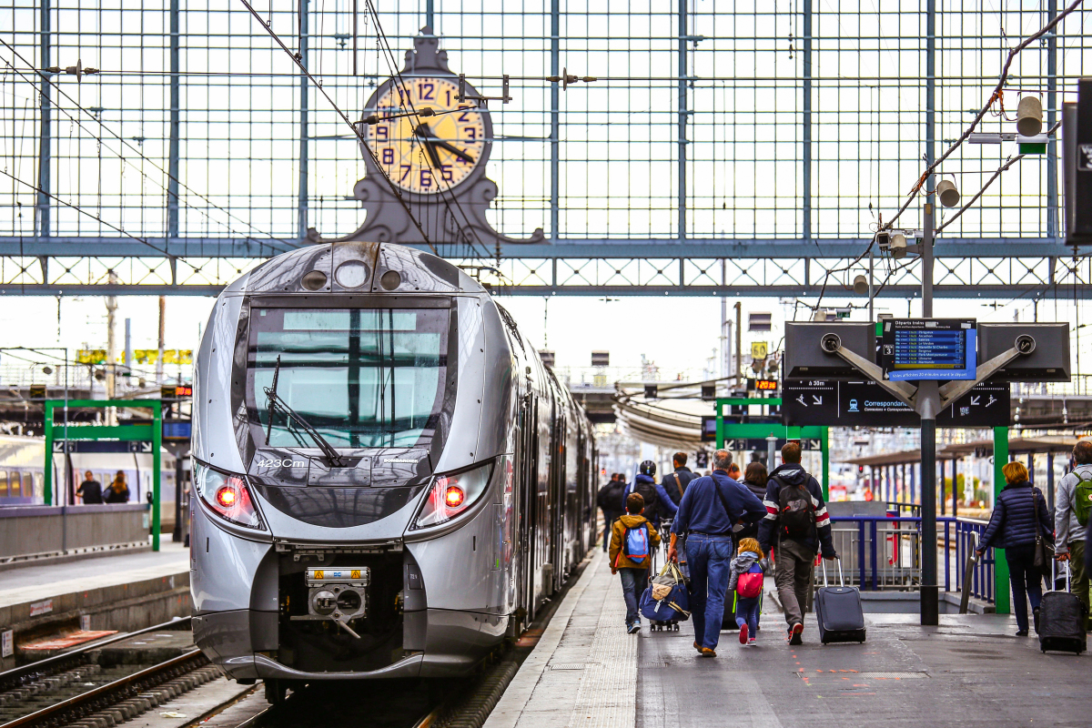 Les enjeux clés avant le démarrage du gros oeuvre un train à quai en gare de Bordeaux Saint-Jean