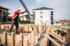 PLUIH Toulouse – un ouvrier travaille sur un chantier immobilier