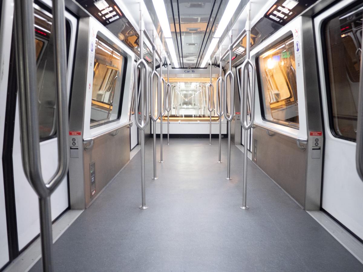 transports en commun Toulouse – Une rame de métro vide et à
quai