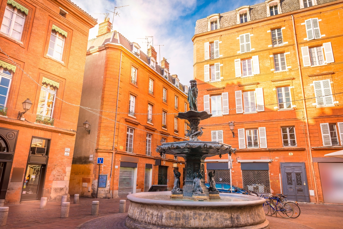 Vue sur la place de la Trinité à Toulouse