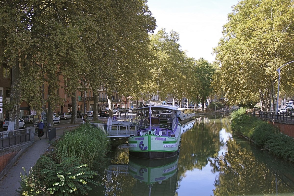  Grand Parc Canal Toulouse – Des bateaux stationnés sur le Canal du Midi 
