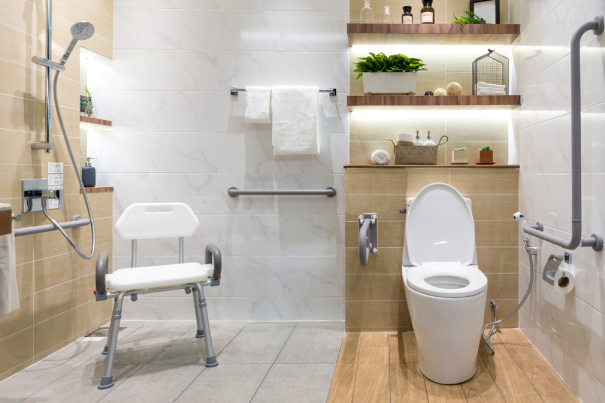 l'adaptation de la salle de bain est indispensable et couteuse pour un logement PMR. une salle de bain adaptée