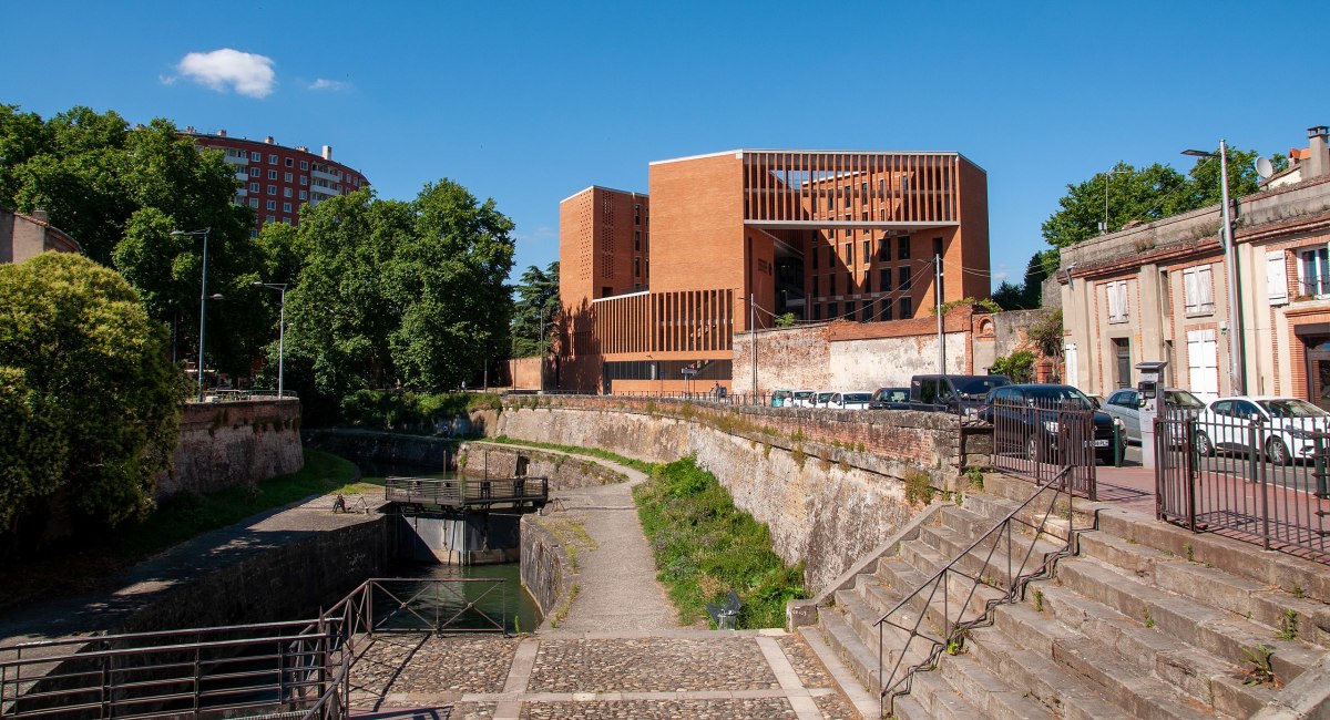 vue sur la Toulouse School of Economics à Toulouse