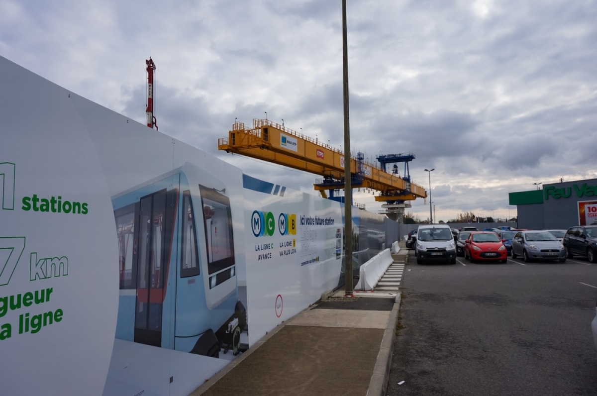 vue sur le site de la construction du viaduc pour l'extension de la ligne B